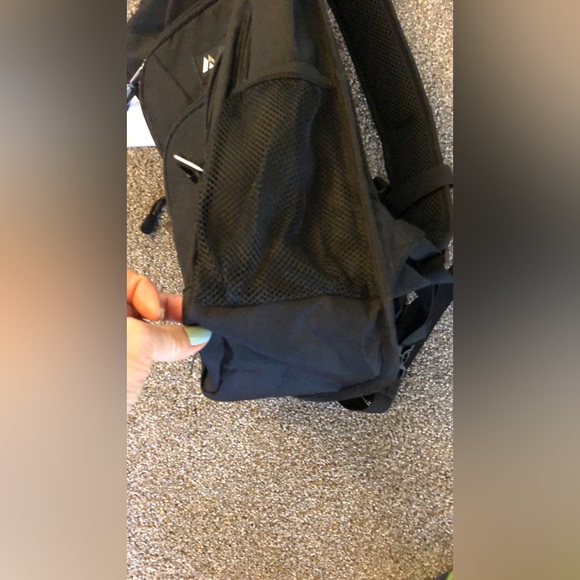 NWT Everest backpack - Picture 3 of 9